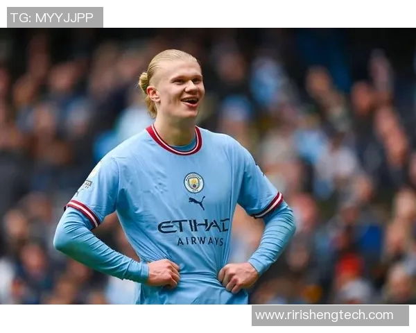 莱万欧冠表现抢眼10场打入12球射手榜领跑金靴稳了