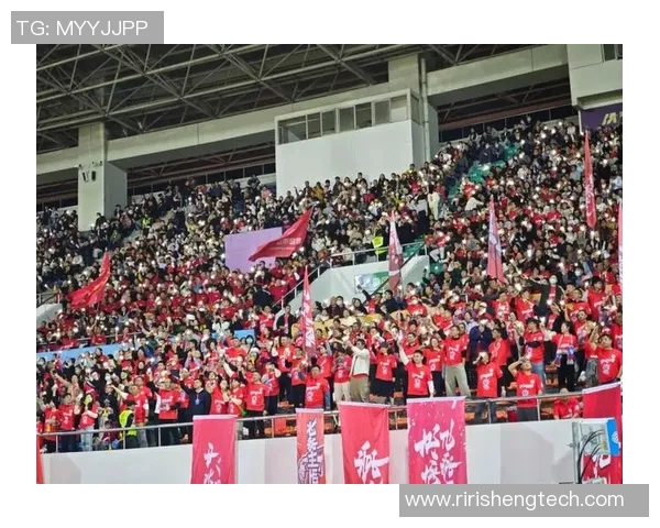 老外热情解说中国足球比赛引发网友热议与欢笑瞬间