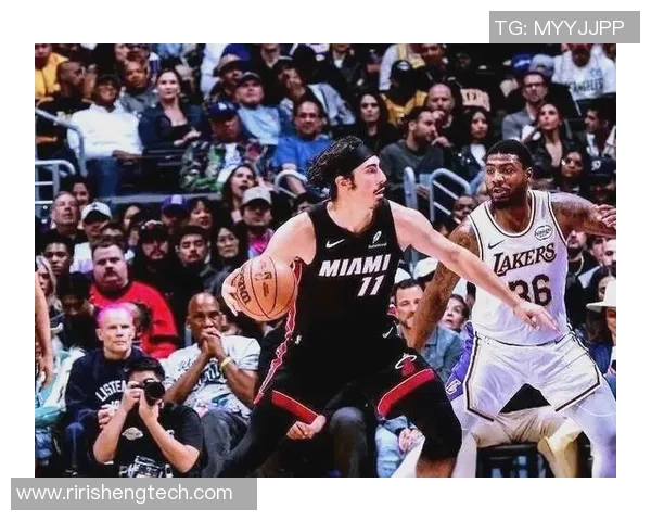 湖人对决热火第五场精彩回顾与赛后分析，谁能夺得关键胜利