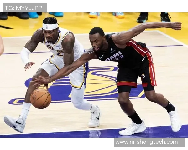 湖人热火激战正酣NBA赛场精彩瞬间回顾与分析