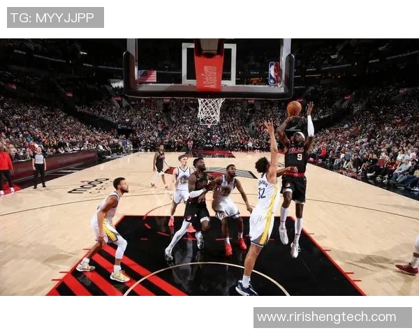 快船主场击败开拓者，继续保持不败金身